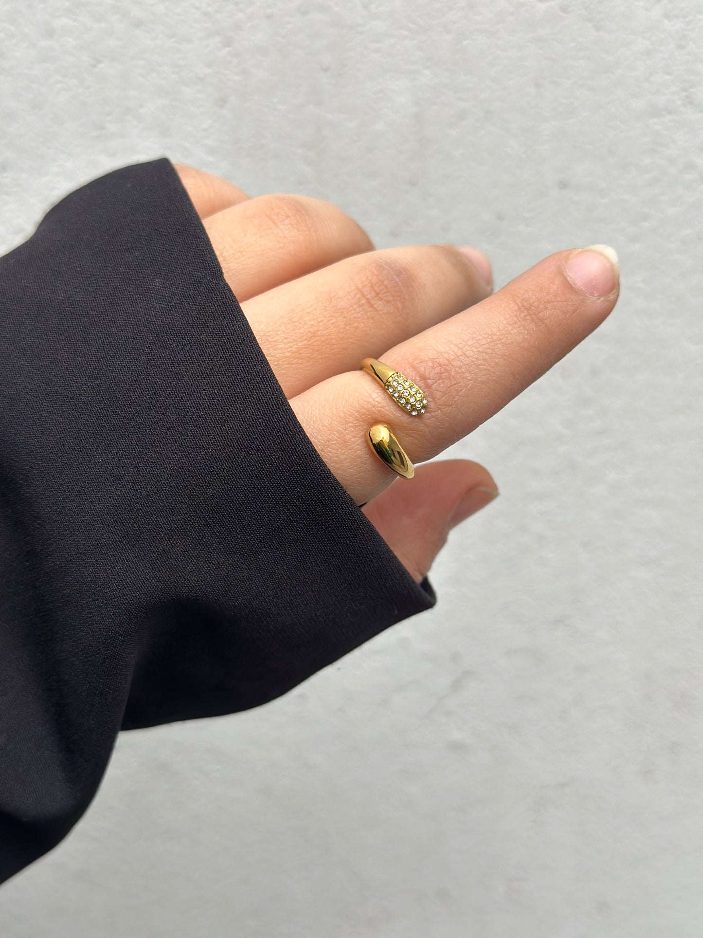 Shine water drop pinky ring