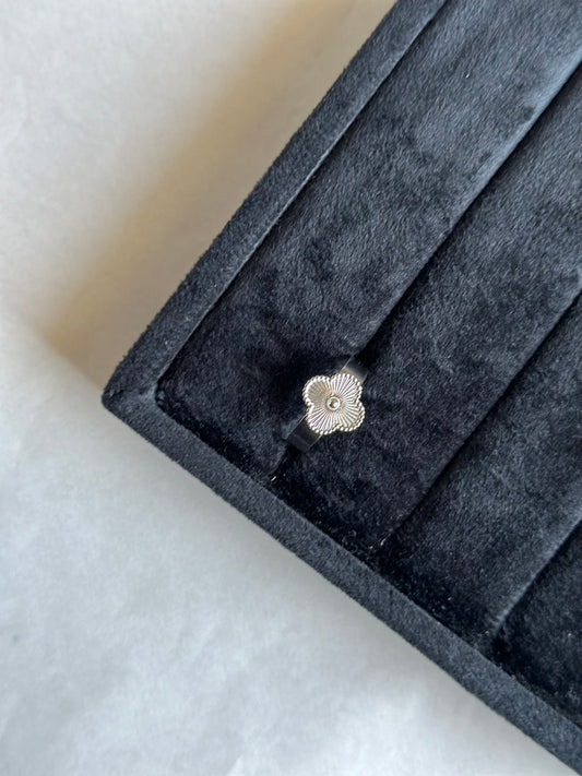 Silver vancleef Ring