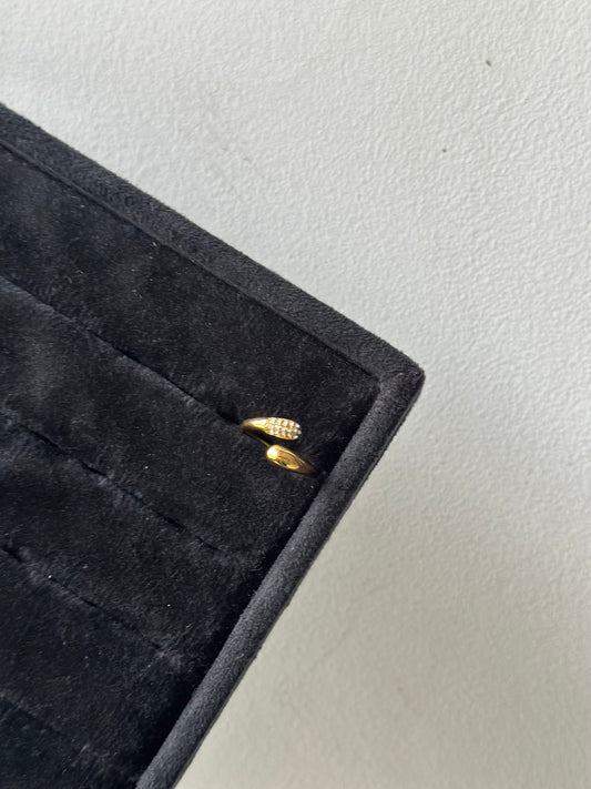 Shine water drop pinky ring